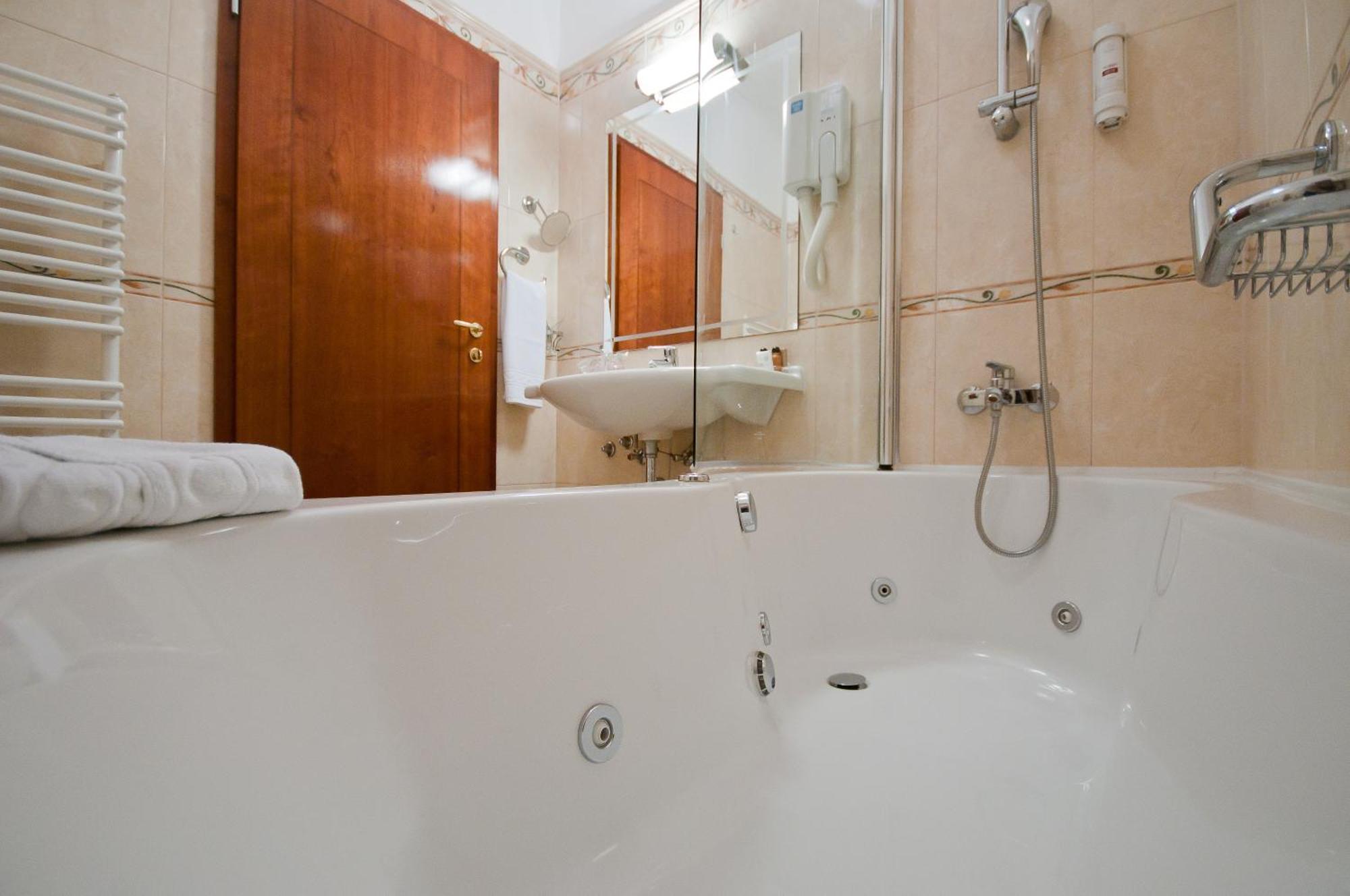 Hotel Waldinger Osijek Luaran gambar